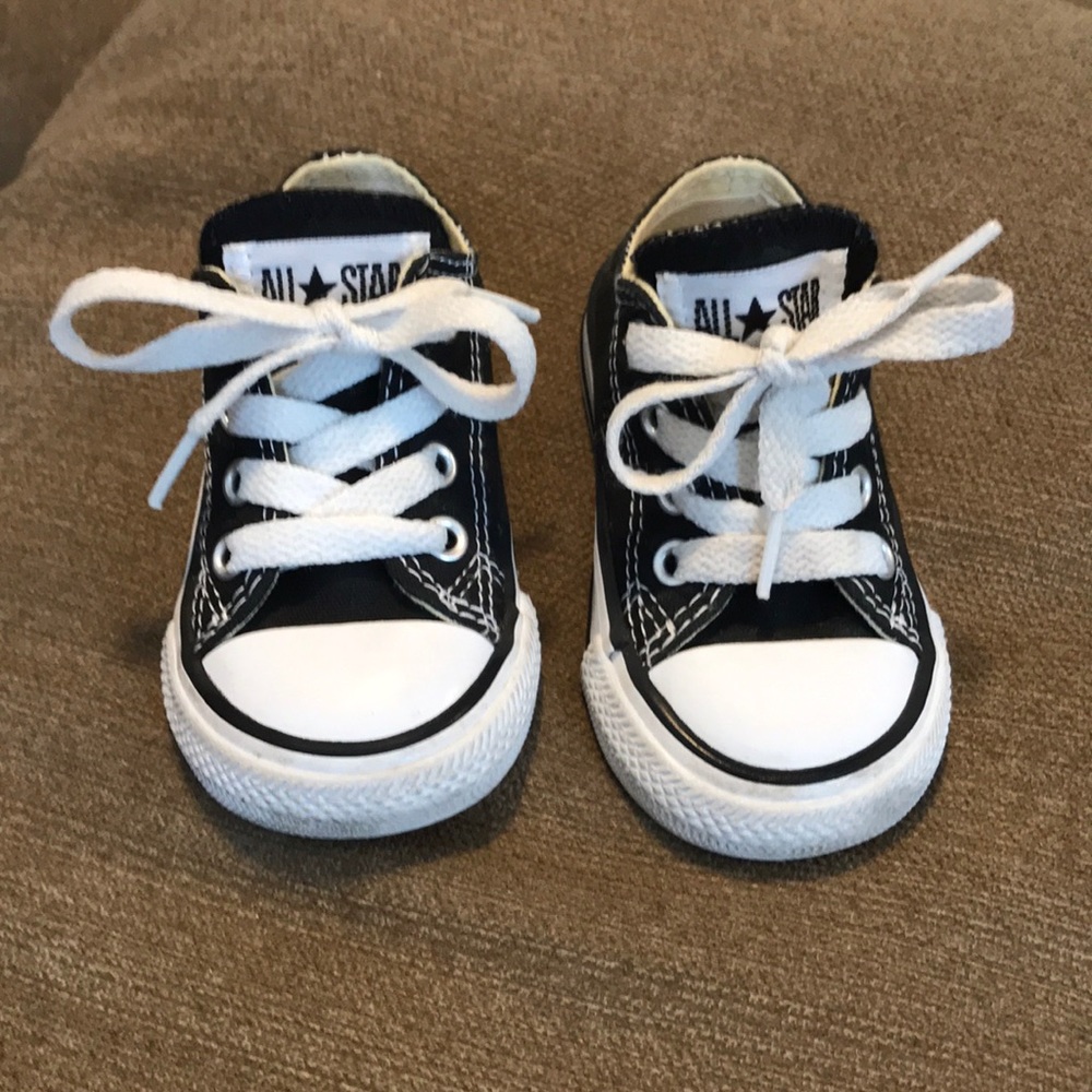 Converse All Star girls sneaker barely worn!